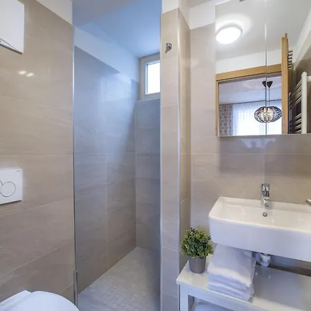 Modern With Balcony And Access To Sauna * Neukirchen am Grossvenediger